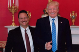 Pastor Mario Bramnick ao lado do presidente dos Estados Unidos, Donald Trump. (Foto: Reprodução)