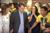 Jair Bolsonaro recebeu uma oração de Magno Malta antes de iniciar seu discurso na TV. (Foto: Reprodução/Globo)