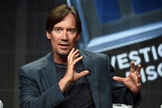 Kevin Sorbo em discurso no Painel da Discovery Communications em Beverly Hills, na California. (Foto: Amanda Edwards/Getty Images)