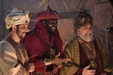 Cena de novela da Record, na qual Jesus recebe a visita dos Reis Magos. (Imagem: Rede Record)