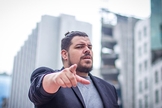 Cantor e comediante Daniel Araujo faz única apresentação em SP sobre o tema autoajuda com muito humor. (Foto: Divulgação)