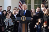 O presidente dos EUA, Donald Trump, discursou aos participantes da Marcha Pela Vida diante da Casa Branca. (Foto: Sipa/AP Images)