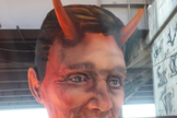 Marcelo Crivella é caracterizado como diabo em escultura por escola de samba carioca (Foto: Reprodução/Redes Sociais)