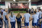 Fluminense faz círculo de oração pelas vítimas do incêndio no CT do Flamengo. (Foto: Twitter/Esporte Interativo)