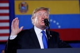 Presidente dos EUA, Donald Trump, fala sobre a crise na Venezuela durante uma visita à Universidade Internacional da Flórida em Miami. (Foto: Reuters/Kevin Lamarque)