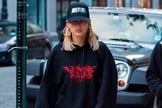 É possível adaptar a peça a qualquer tipo de roupa. (Foto: Reprodução/Moda It)