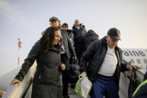 Yael Eckstein (à esquerda) recebe imigrantes judeus da Ucrânia em Israel, em fevereiro de 2019. (Foto: IFCJ)