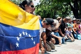 Cristãos evangélicos venezuelanos oram pelo seu país. (Foto: Divulgação/ED)