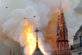 Chamas consomem a Catedral de Notre-Dame, em Paris, em 15 de abril de 2019. (Francois Guillot / AFP / Getty Images)