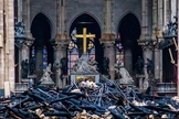 Vista do interior da Catedral de Notre-Dame, em Paris, após incêndio. (Foto: EPA, via ANSA)