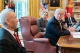 Presidente americano Donald Trump em reunião com o vice-primeiro ministro chinês Liu He na Casa Branca. (Foto: Casa Branca/Shealah Craighead)
