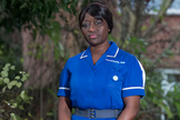 A enfermeira Sarah Kuteh foi demitida do hospital Darent Valley, na Inglaterra. (Foto: David Mchugh/Brighton Pictures)