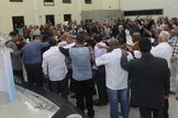 Pastores se unem em culto na Igreja de Paracatu onde fiéis foram assassinados recebe culto de oração. (Foto: Reprodução/Zé Luiz)