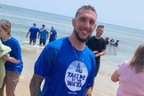 Jacob Palmer foi evangelizado ao tentar pular da ponte e foi batizado. (Foto: CBN News)