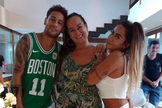 Neymar ao lado da mãe, Nadine e da irmã, Rafaella. (Foto: Reprodução/Instagram/@nadine.goncalves)