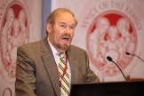 Steven Mosher, fundador e presidente do Population Research Institute, acusa China de extrair õrgãos de pessoas vivas. (Foto: Reprodução/LifeSite)