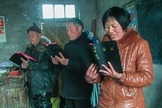 Cristãos chineses decoram as Escrituras porque sabem que ninguém pode roubar o que está em seus corações. (Foto: Voice of the Martyrs)