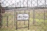 Placa na Perry Correctional Institution, designando a futura localização da Capela Perry. (Foto: Matt Burkhartt)