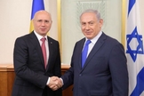 Primeiro-ministro de Israel, Benjamin Netanyahu, em reunião com o premiê da Moldávia, Pavel Filip, em 2017. (Foto: GPO/Amos Ben-Gershom)