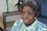 Elizabeth Francis comemorando seus 110 anos. (Foto: Reprodução/ABC 13 Vídeo)