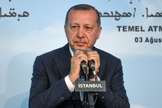 O presidente turco, Recep Tayyip Erdogan, durante a cerimônia de colocação do primeiro bloco de pedra da construção. (Foto: AFP Photo/Ozan Kose)