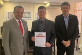 Os deputados federais Roberto de Lucena (Esq) e José Medeiros com o ministro da Justiça e Segurança Pública, Sergio Moro. (Foto: Reprodução/Assessoria)