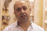 A família  do comerciante palestino Zak Mishriky está em Israel há mais de 300 anos. (Foto: Israel Collective/YouTube)