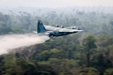 Avião da FAB combate incêndios na floresta. (Foto: Reprodução/Força Aérea Brasileira)