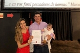 Fael, a esposa Anna Flávia e Laura, a filha do casal que nasceu em abril deste ano. (Foto: Reprodução/Instagram)