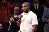 Kanye West tocou músicas e compartilhou uma mensagem de fé na Igreja Batista Missionária New Birth. (Foto: Paras Griffin)