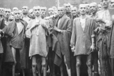 Judeus em campo de concentração durante o holocausto. (Foto: Reprodução/Getty)