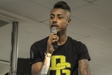 Bruno Henrique contou seu testemunho em uma igreja do Rio. (Foto: Érica Matos/Igreja do Recreio)