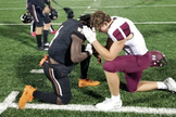 Os atletas Gage Smith e Ty Jordan oraram juntos após jogo de futebol americano. (Foto: Takka Jordan)