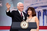 Vice-presidente dos Estados Unidos, Mike Pence, e segunda-dama, Karen Pence, na Conferência de Ação Política Conservadora (CPAC). (Foto: Reprodução/Gage Skidmore)