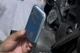 Bíblia de bolso que reteve a bala antes que atingisse o peito do policial. (Foto: Reprodução/Facebook)