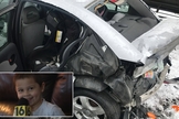 Camden Davis [no destaque] e o carro destruído após ser atingido pelo trem. (Foto: Reprodução/Germania Hose Company)