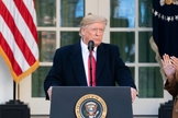Presidente dos EUA, Donald Trump, em discurso no Jardim das Rosas na Casa Branca. (Foto: Casa Branca/Andrea Hanks)