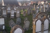 107 túmulos do cemitério de Westhoffen foram profanados. (Foto: Reprodução/Deutsche Welle)
