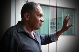 Osvaldo Henrique da Costa decidiu fechar o bar para servir como igreja. (Foto: Renata Paes)