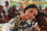 Selena Gomez em sua viagem missionária ao Quênia. (Foto: Reprodução/Instagram)