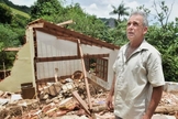 O aposentado Getúlio Bolzan perdeu a casa em um deslizamento de terra, mas viveu um livramento. (Foto: Fernando Madeira/A Gazeta)