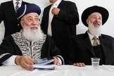 Rabino-chefe sefardita, Shlomo Amar, e rabino-chefe asquenazita, Yona Metzger, no Muro das Lamentações em 2012. (Foto: Uri Lenz/Flash90)