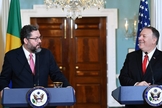 O ministro das Relações Exteriores, Ernesto Araújo, e o secretário de Estado americano, Mike Pompeo, em uma entrevista coletiva em Washington. (Foto: Mandel Ngan / AFP)