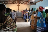 Cristãos protestantes participam de culto em Burkina Faso. (Foto: Universal Images Group / Getty)