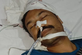 Azeem Gulzar no Hospital Civil Sahiwal, na província de Punjab, no Paquistão, depois de ser baleado em uma disputa pela construção de uma igreja. (Foto: : Reprodução/Centro de Assistência Jurídica)