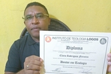Cícero recolhia livros que encontrava no lixo para estudar. (Foto: Valdiana da Silva Rodrigues)