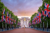 As bandeiras alinhadas em frente do Palácio de Buckingham, Londres. (Foto: Reprodução/Getty)