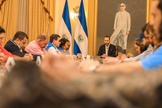 Presidente de El Salvador, Nayib Bukele, liderou um momento de oração com membros do governo. (Foto: Twitter/Casa Presidencial)