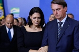 Presidente Jair Bolsonaro em oração ao lado da primeira-dama, Michelle Bolsonaro. (Foto: Presidência da República)