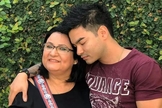 Yudi Tamashiro comemorou através de vídeo a cura da sua mãe (Foto: Reprodução)